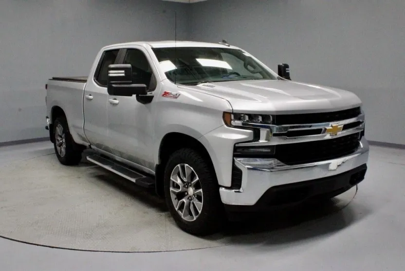 2021 Chevrolet Silverado 1500 LT photo 1