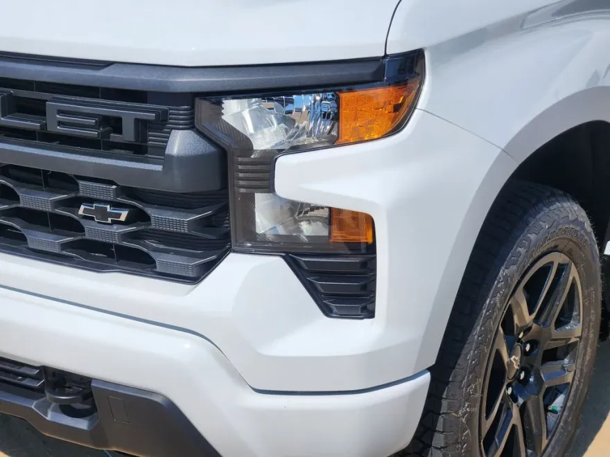2025 Chevrolet Silverado 1500 Custom photo 1
