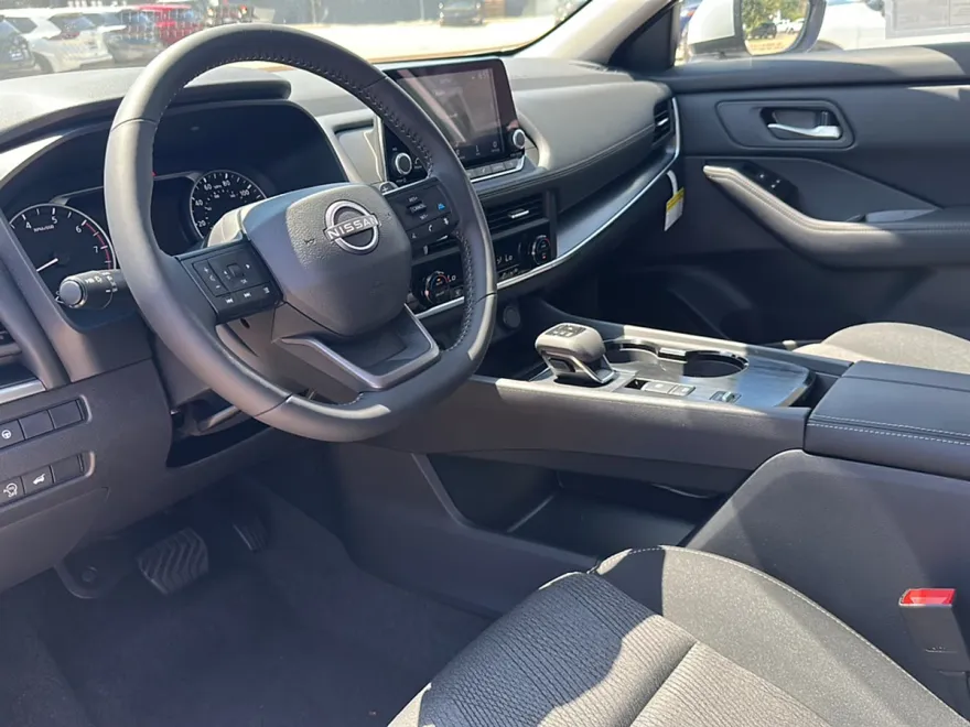 2026 Nissan Rogue SV photo 1