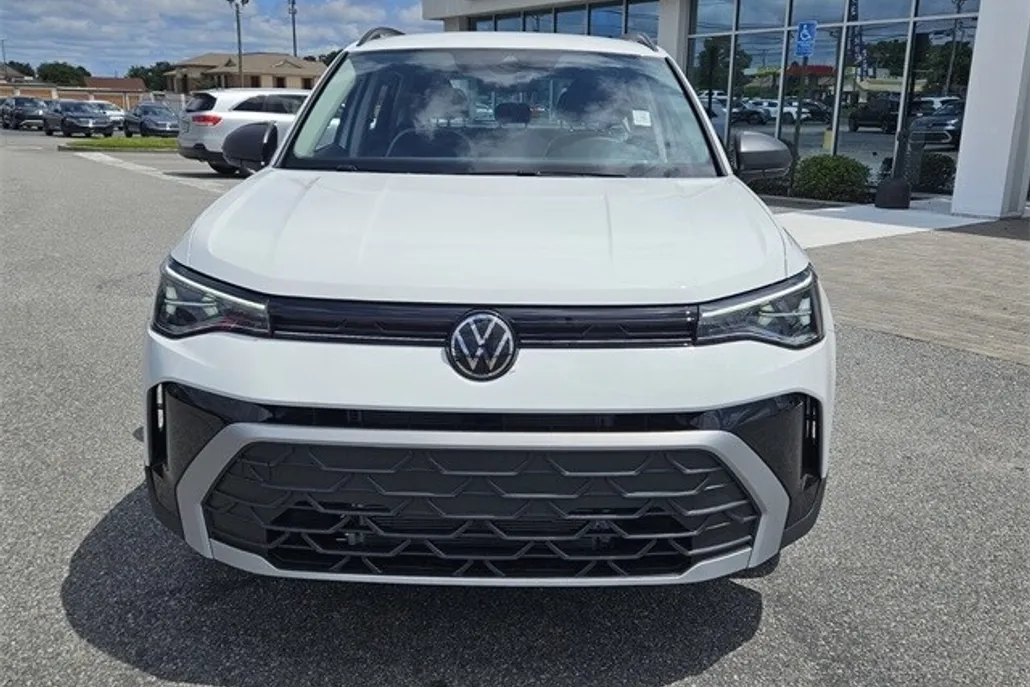2025 Volkswagen Taos S photo 1