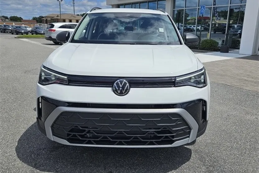 2025 Volkswagen Taos S photo 1