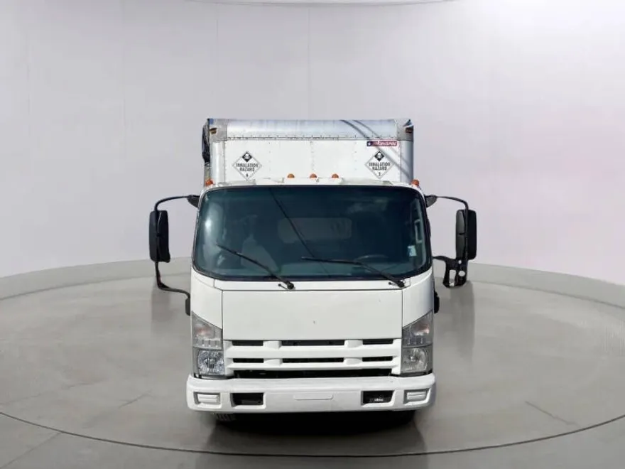 2013 Isuzu NRR photo 1