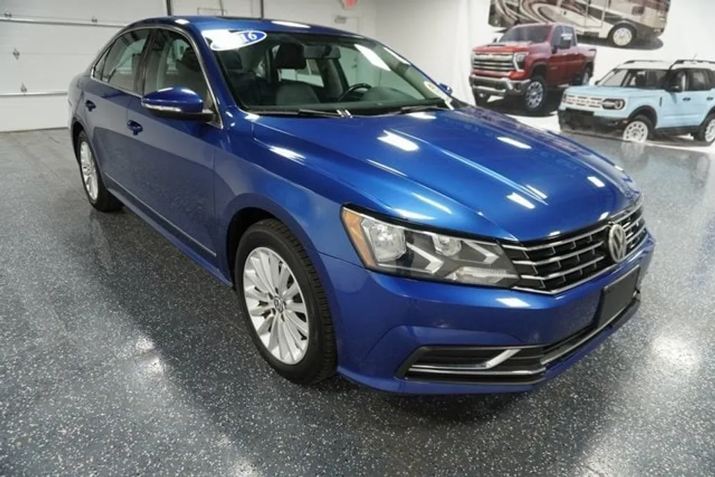 2016 Volkswagen Passat SE photo 1