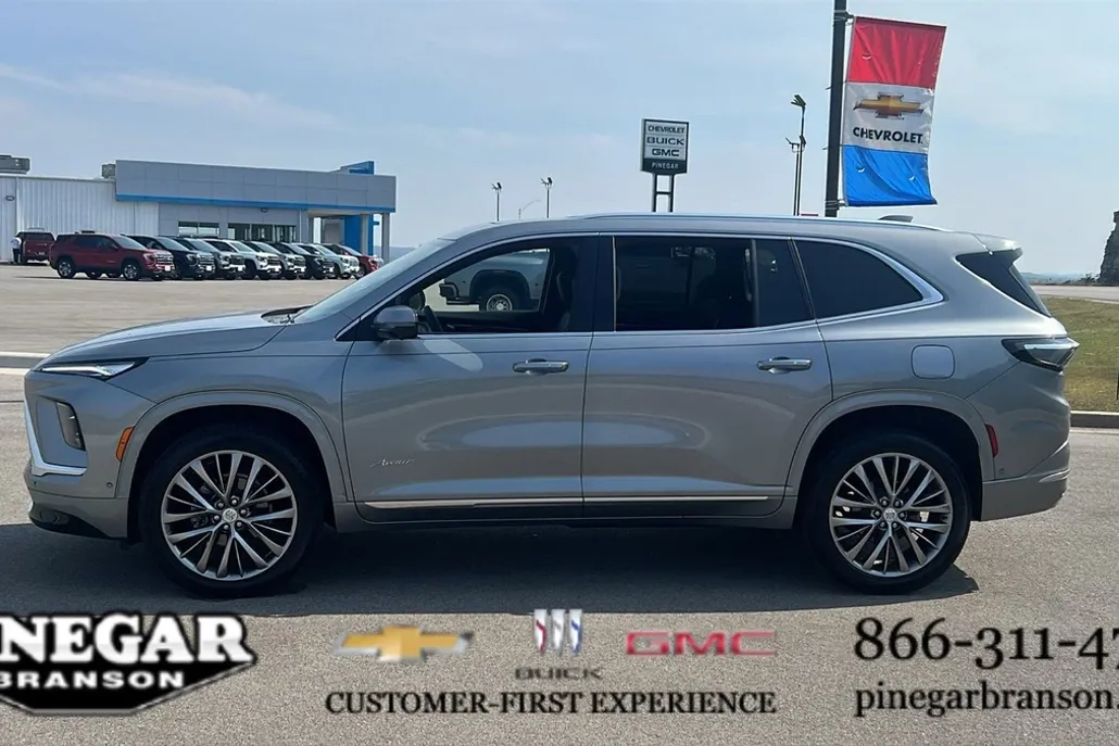 2025 Buick Enclave Avenir photo 1