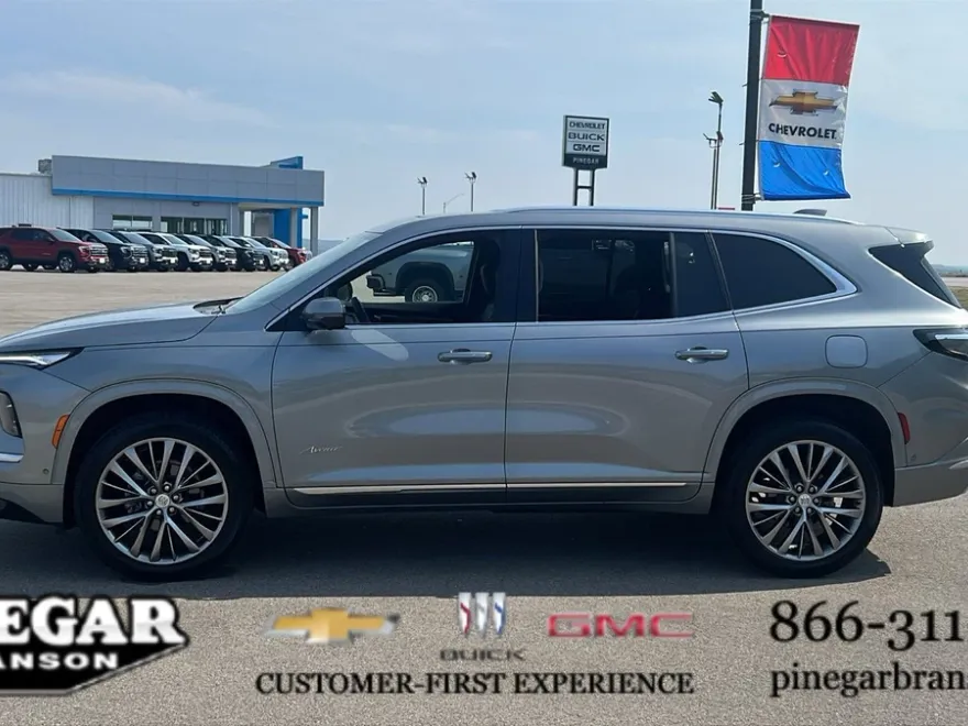 2025 Buick Enclave Avenir photo 1