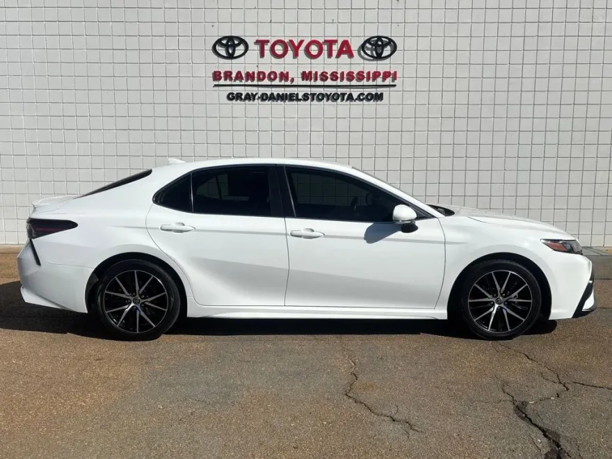 2023 Toyota Camry SE photo 1