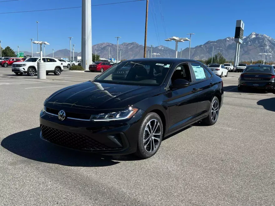 2026 Volkswagen Jetta Sport photo 1