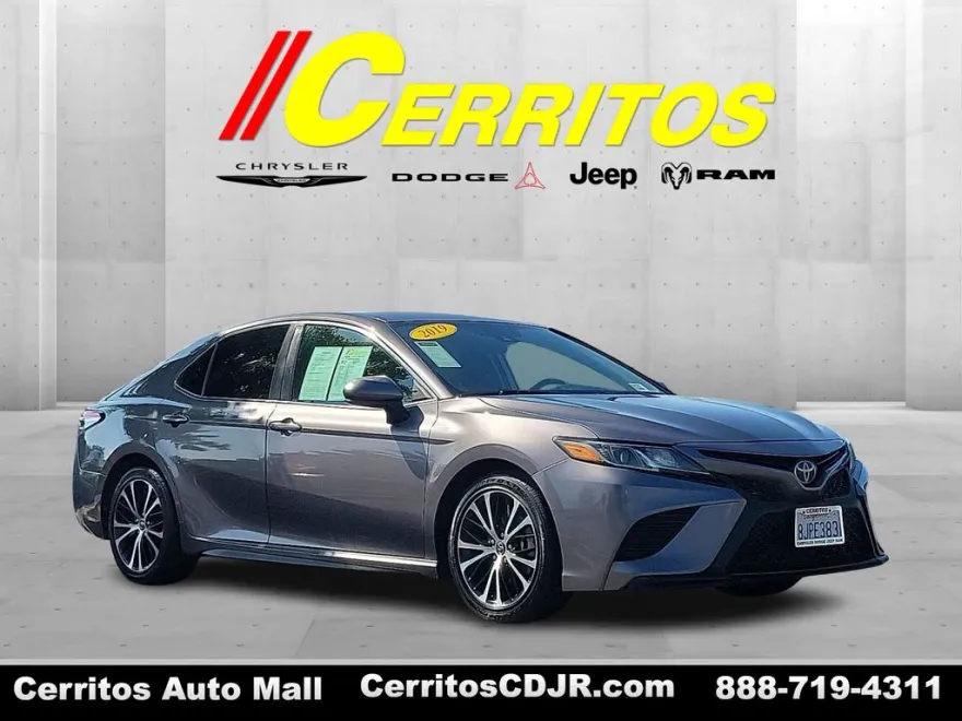 2019 Toyota Camry L photo 1