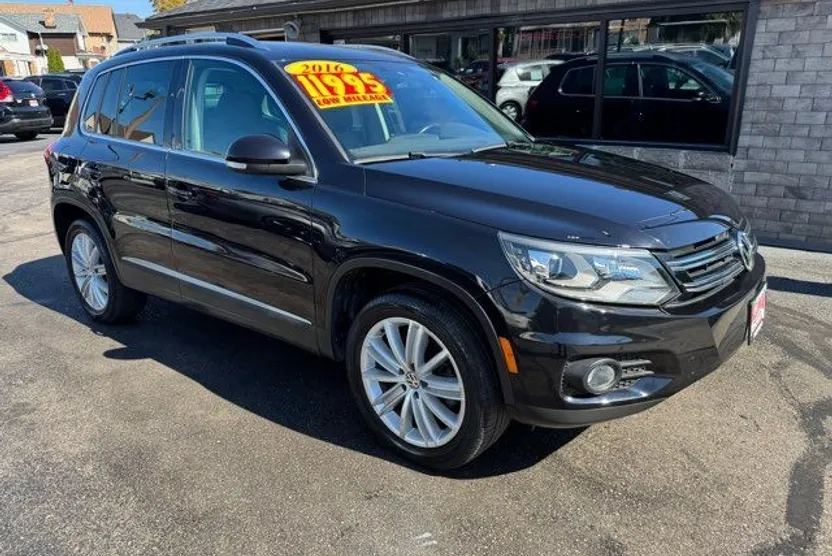 2016 Volkswagen Tiguan R-Line SEL photo 1