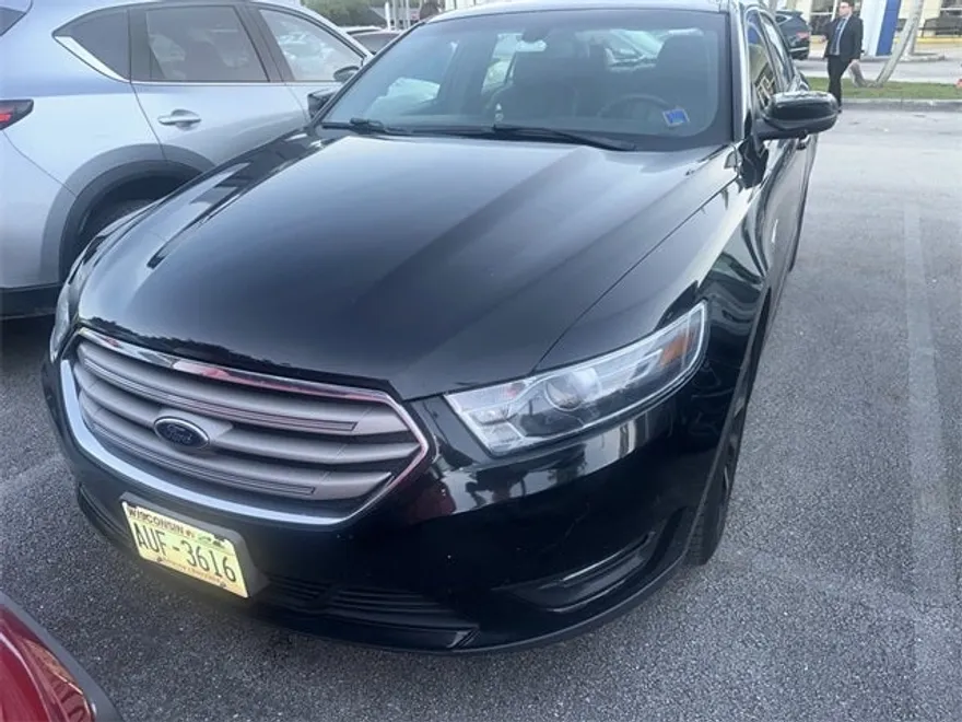 2016 Ford Taurus SEL photo 1