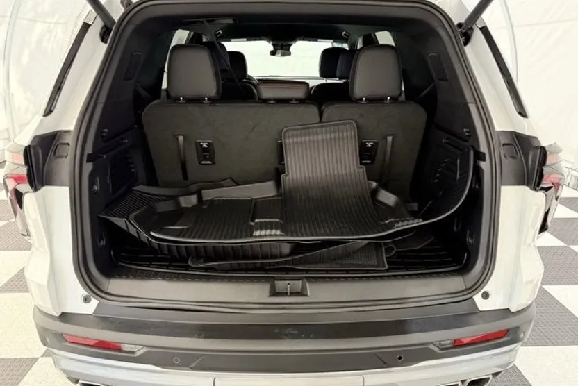 2025 Chevrolet Traverse Z71 photo 1