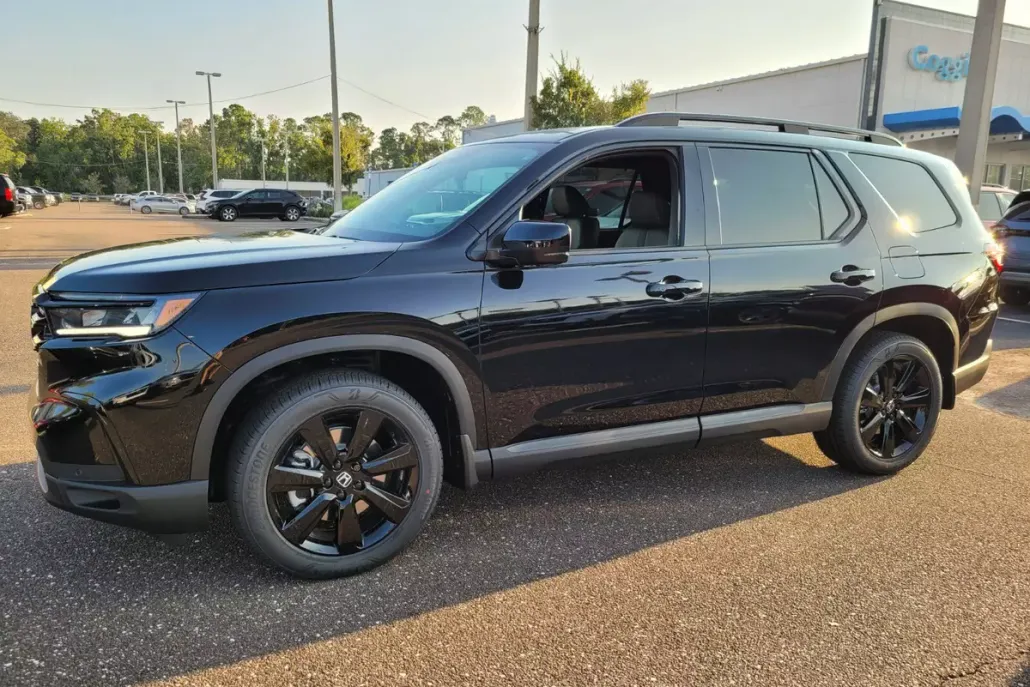 2025 Honda Pilot Black Edition photo 1