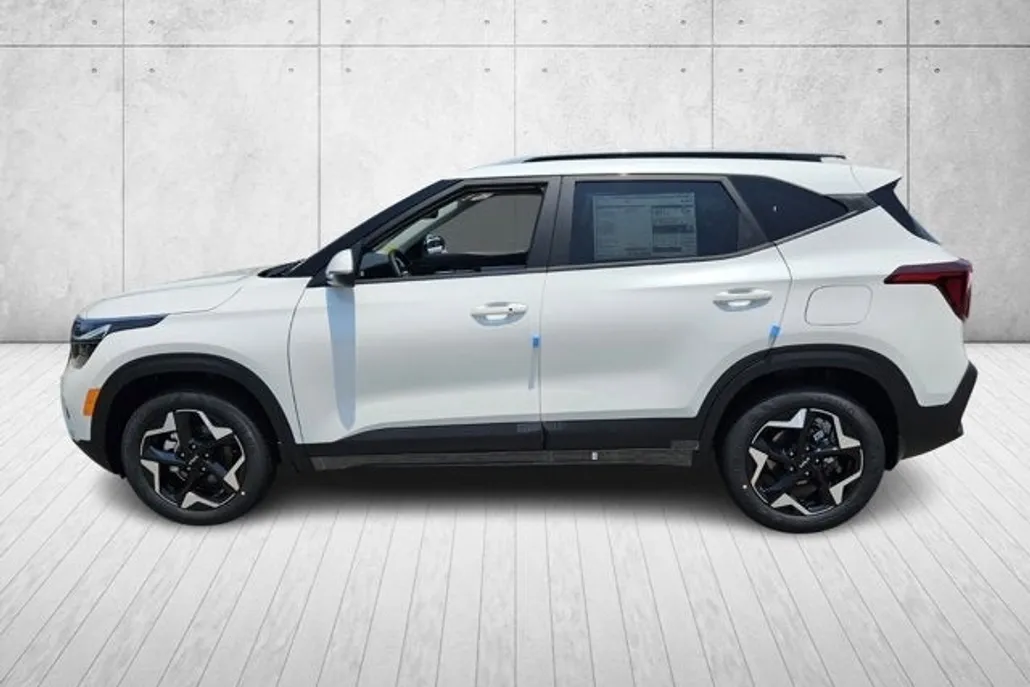 2025 Kia Seltos S photo 1