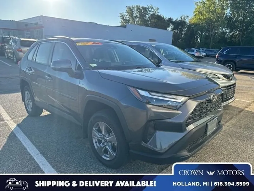 2024 Toyota RAV4 XLE photo 1