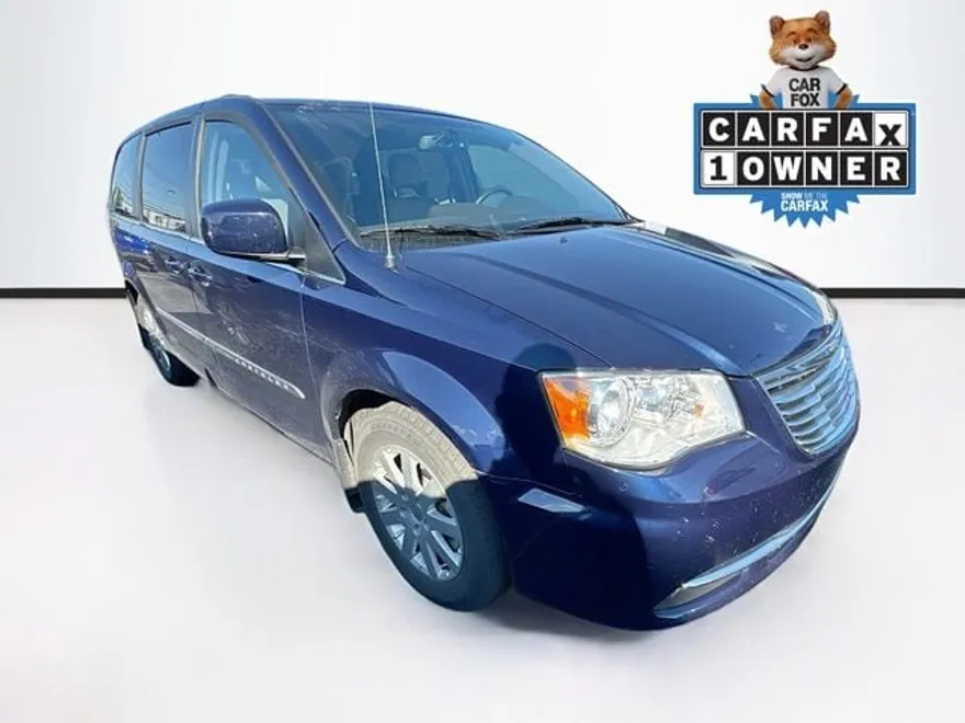 2015 Chrysler Town & Country Touring photo 1