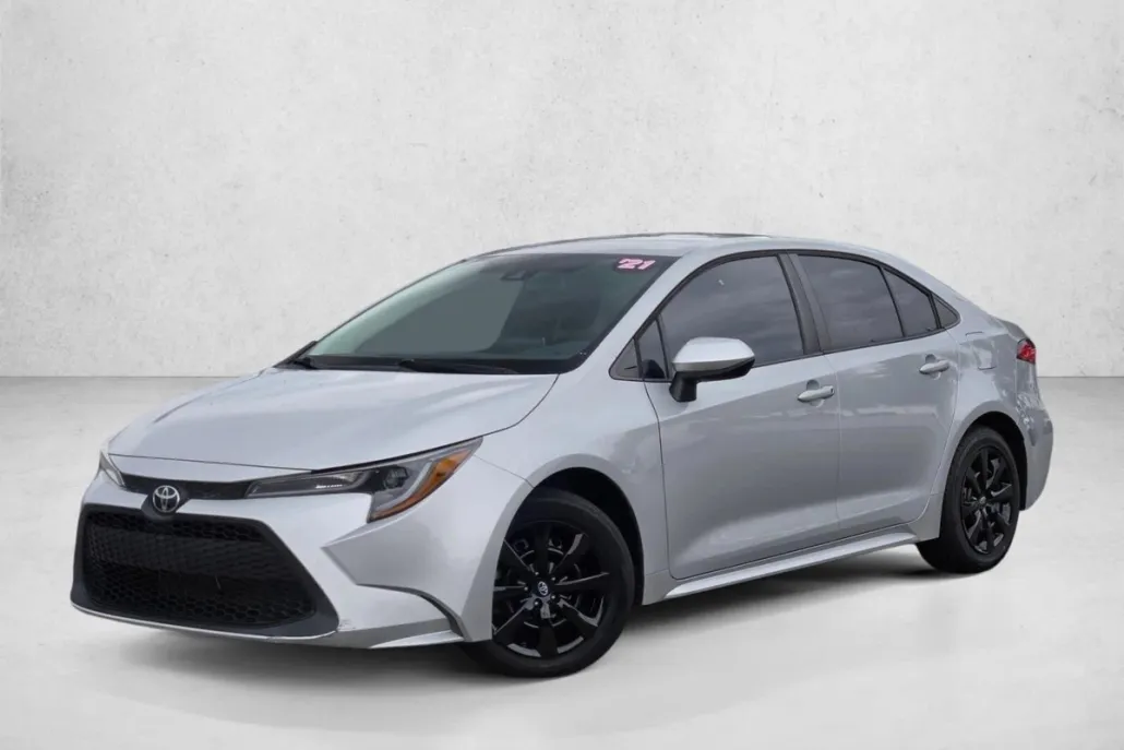 2021 Toyota Corolla LE photo 1