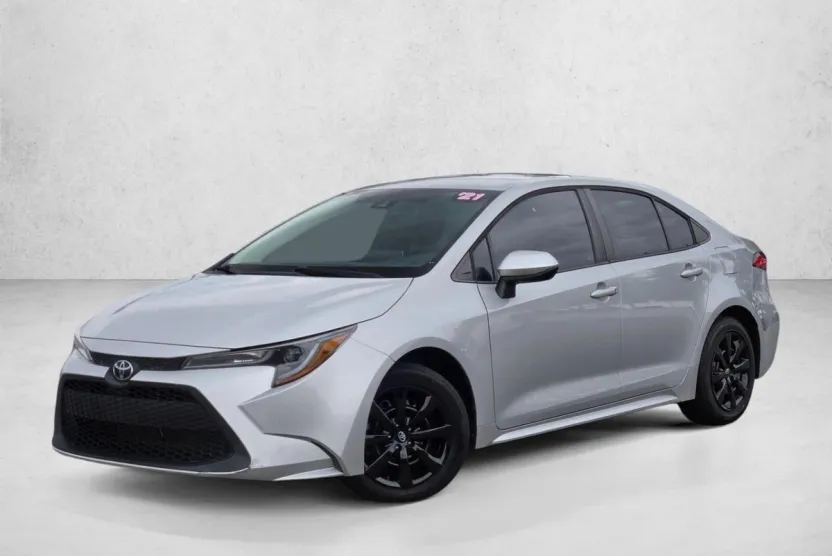 2021 Toyota Corolla LE photo 1