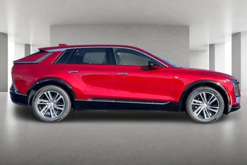 2025 Cadillac Lyriq Luxury photo 1