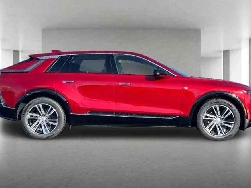 2025 Cadillac Lyriq Luxury photo 1