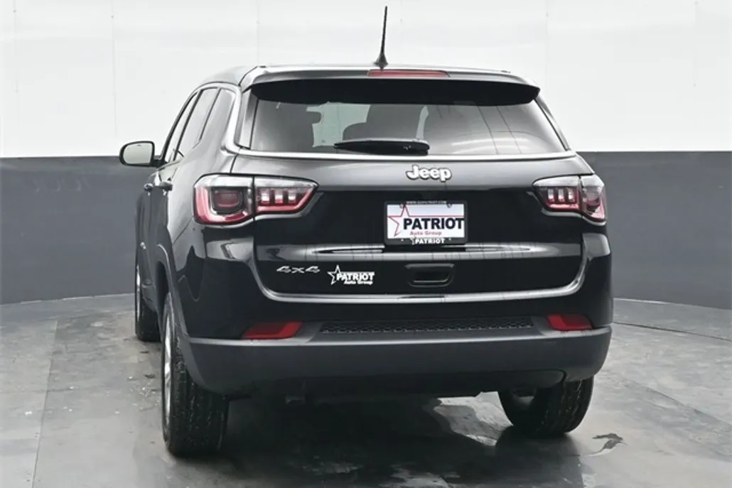 2025 Jeep Compass Sport photo 1