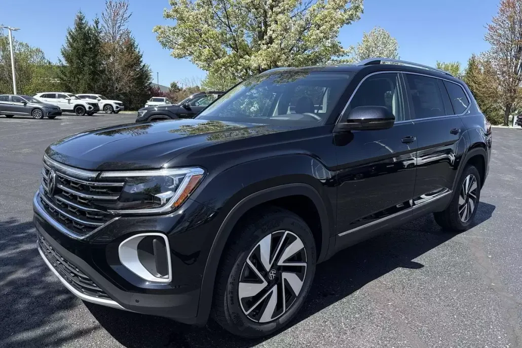 2025 Volkswagen Atlas SEL photo 1