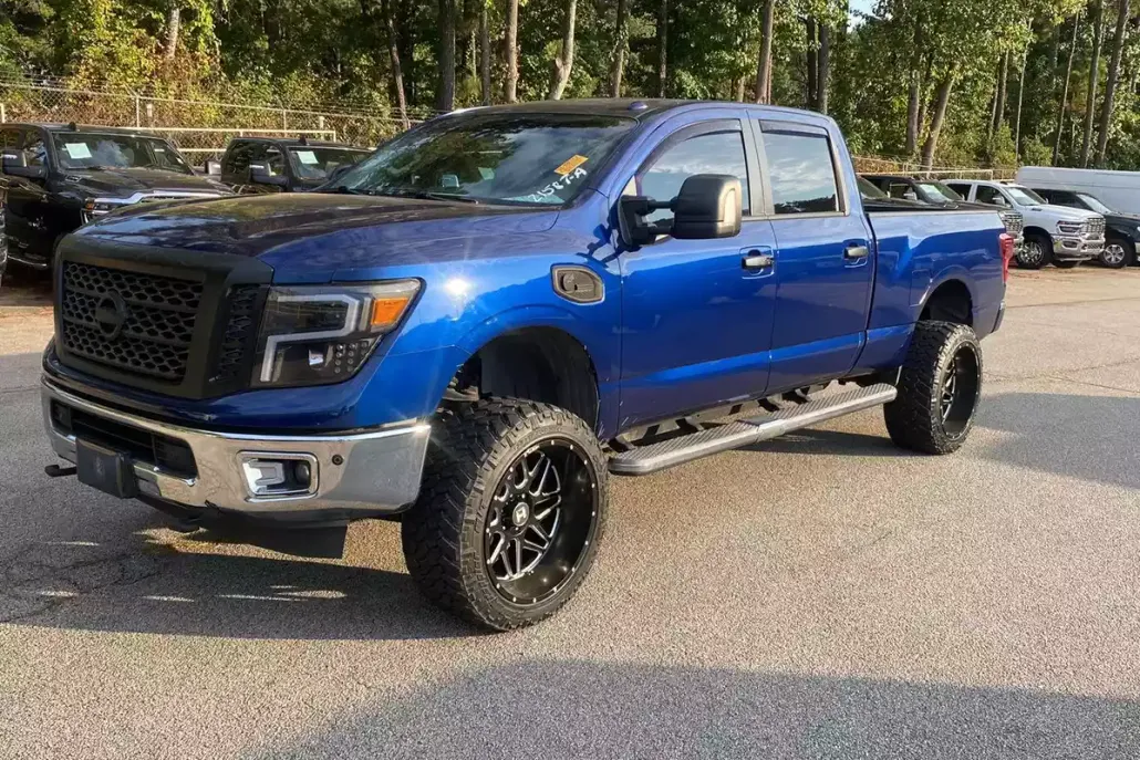 2016 Nissan Titan SV photo 1