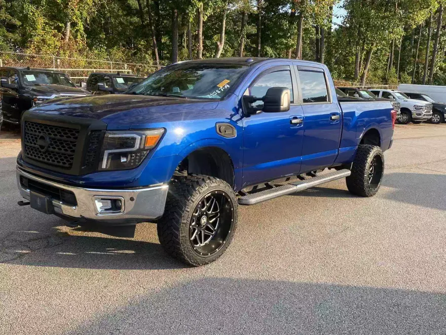 2016 Nissan Titan SV photo 1