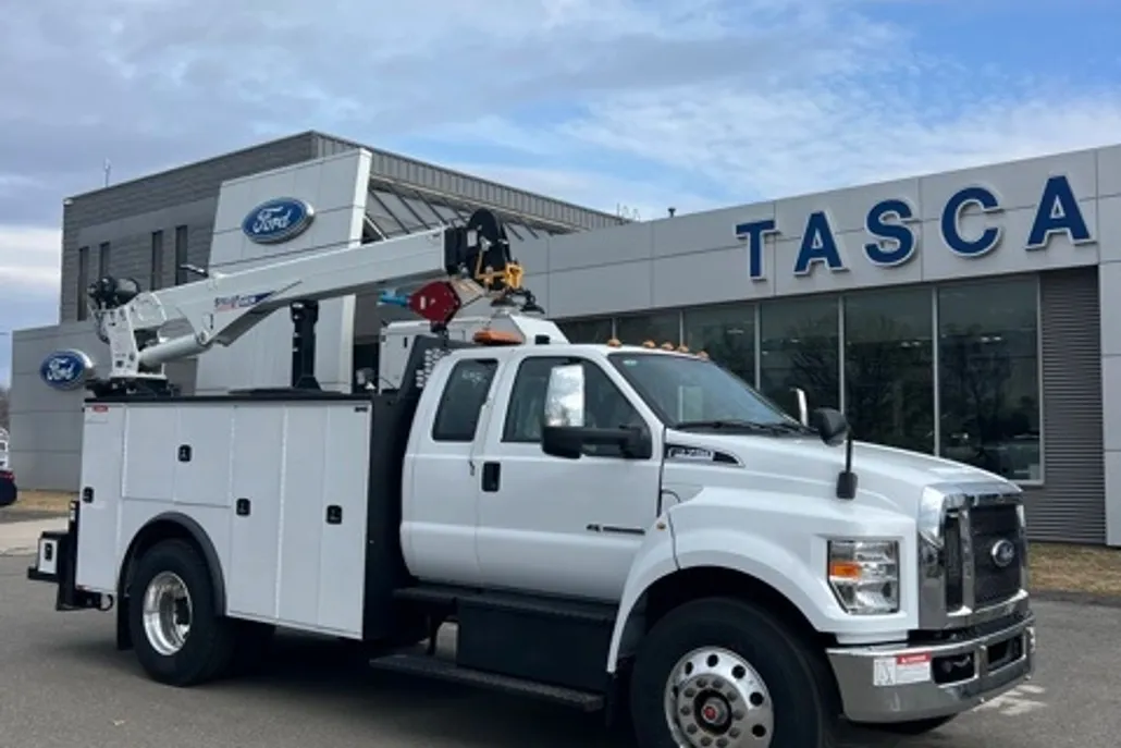 2025 Ford F-750 Base photo 1