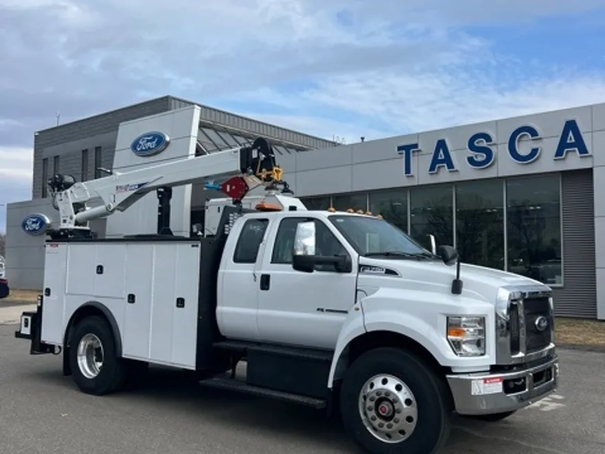 2025 Ford F-750 Base photo 1