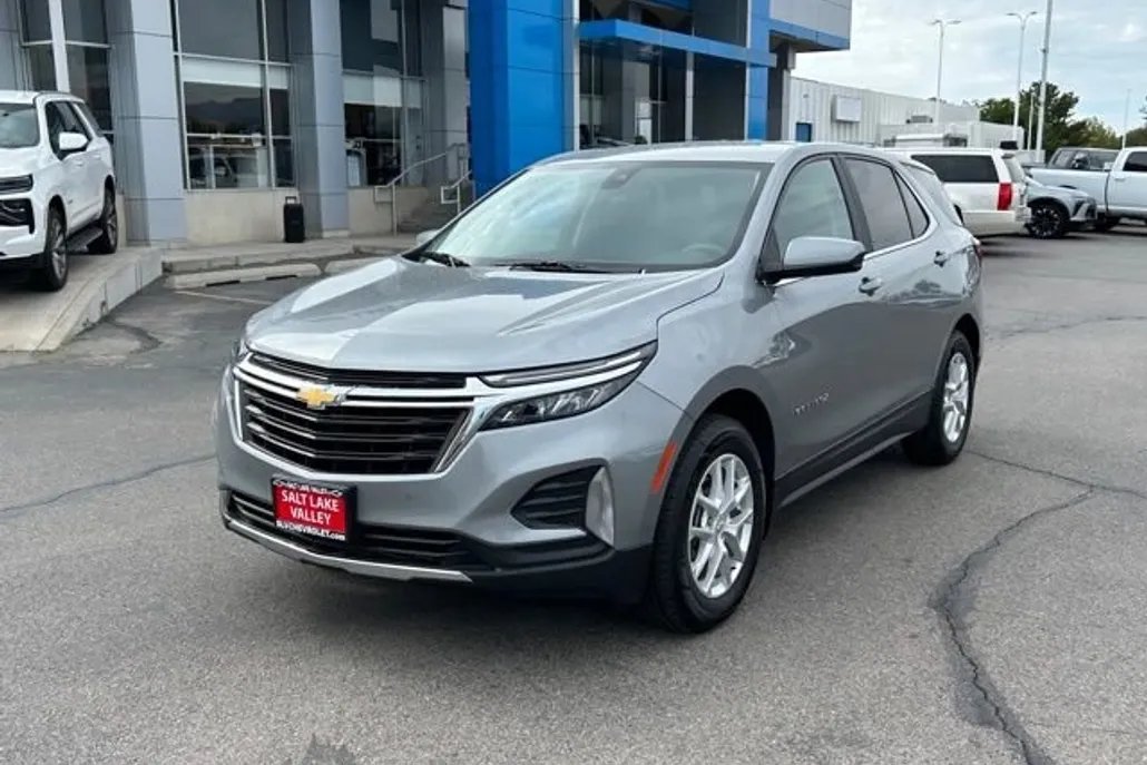 2023 Chevrolet Equinox LT photo 1
