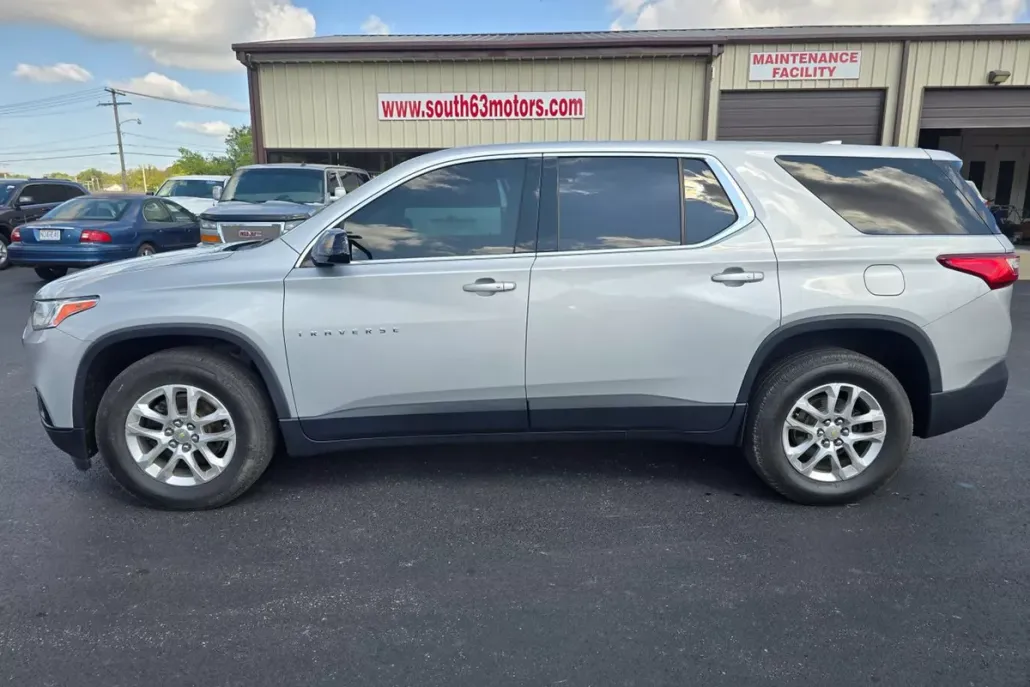 2019 Chevrolet Traverse LS photo 1