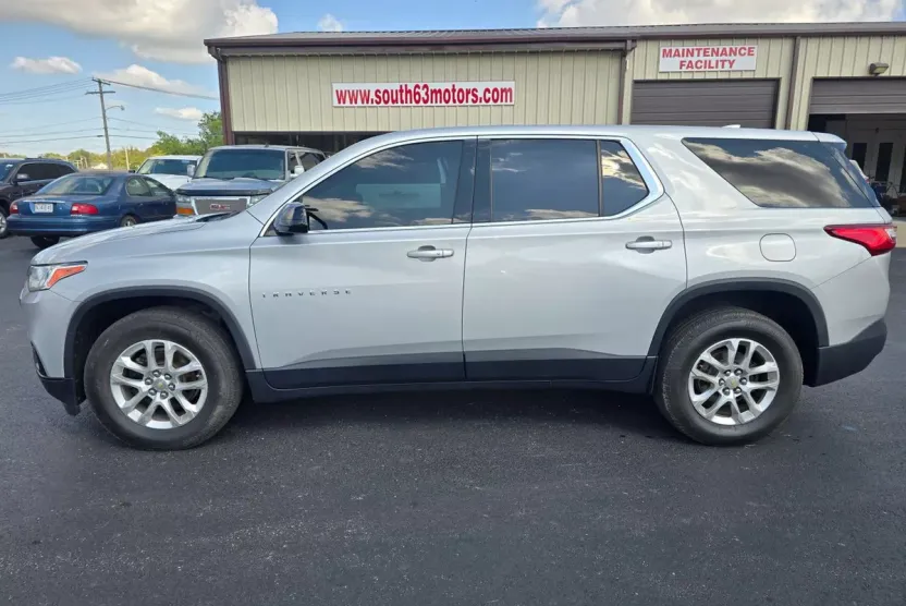 2019 Chevrolet Traverse LS photo 1