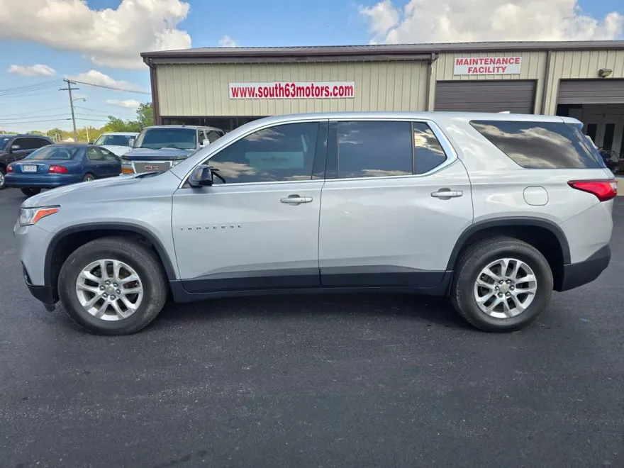 2019 Chevrolet Traverse LS photo 1