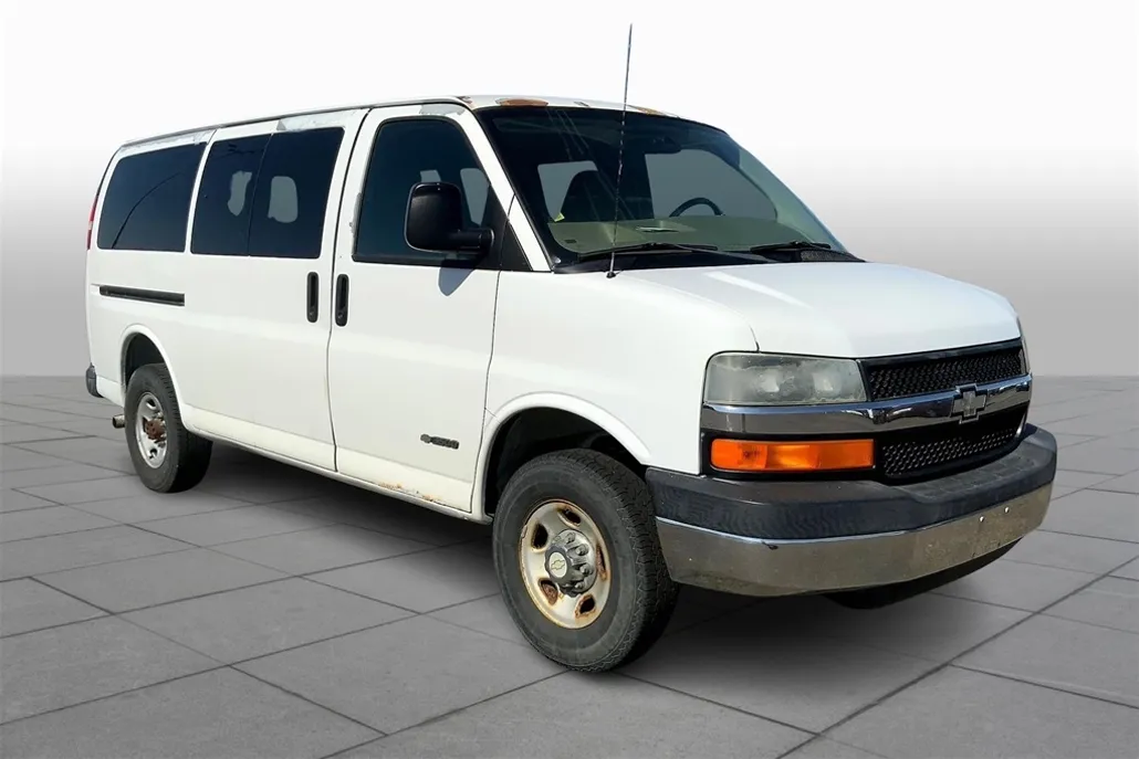 2006 Chevrolet Express Passenger LT photo 1