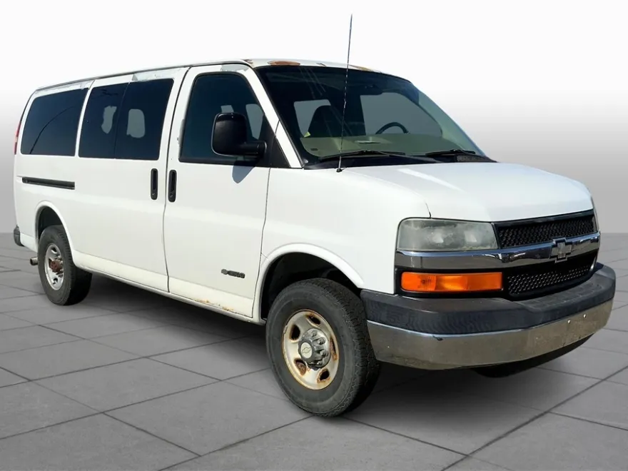 2006 Chevrolet Express Passenger LT photo 1