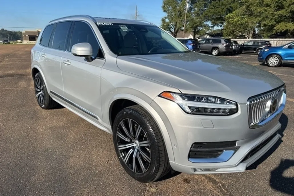 2023 Volvo XC90 AWD Plus photo 1