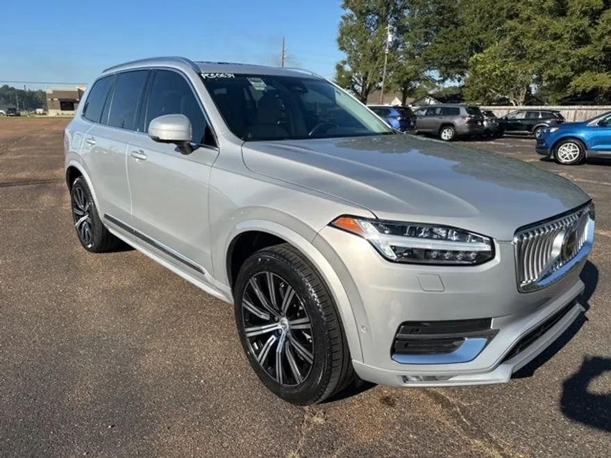 2023 Volvo XC90 AWD Plus photo 1