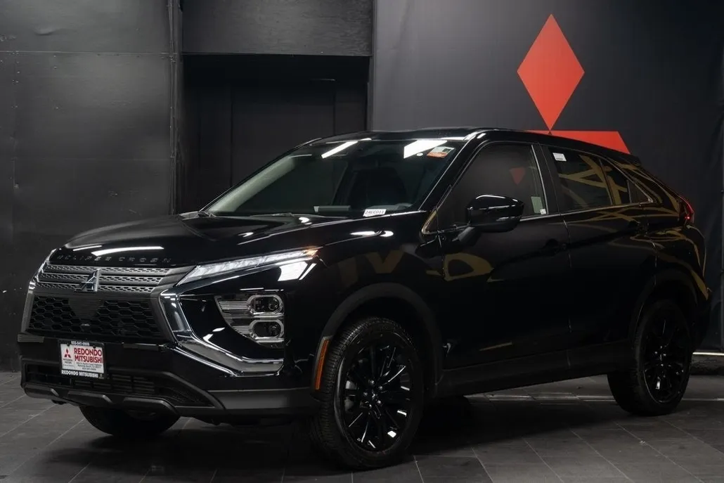 2025 Mitsubishi Eclipse Cross LE photo 1
