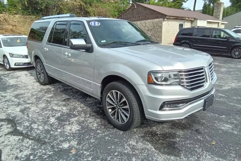 2015 Lincoln Navigator L photo 1