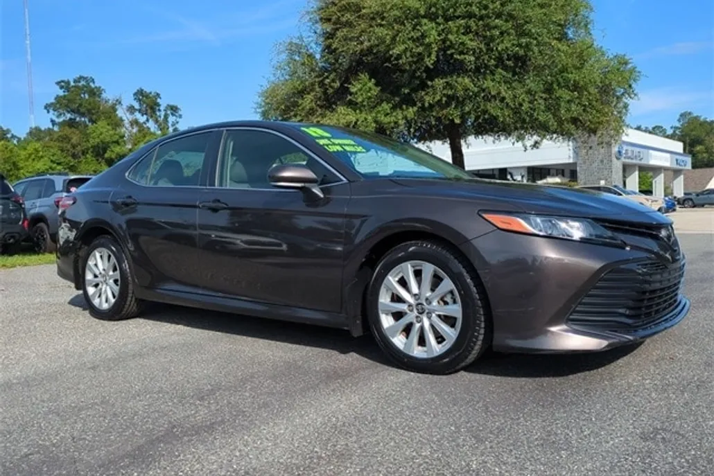 2018 Toyota Camry L photo 1