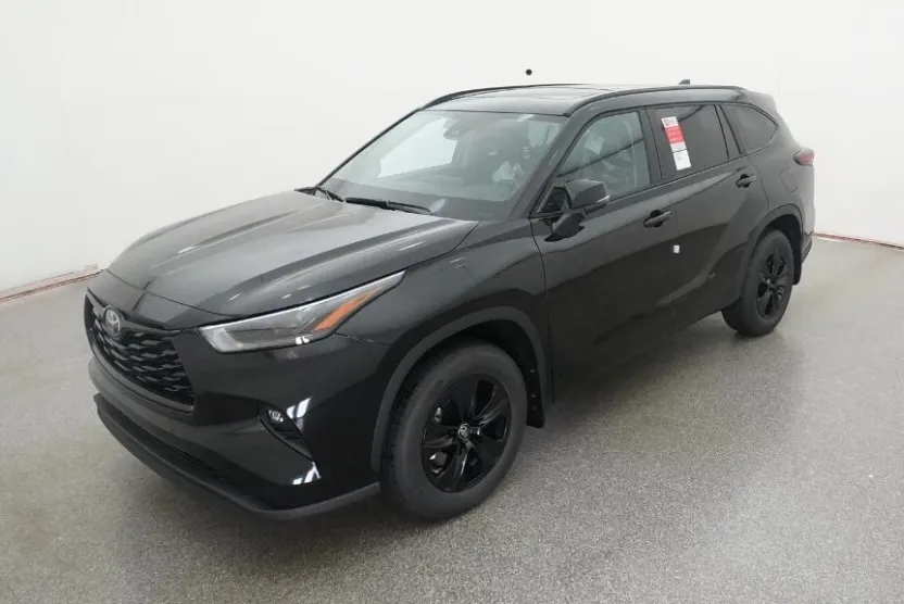 2025 Toyota Highlander Hybrid XLE photo 1