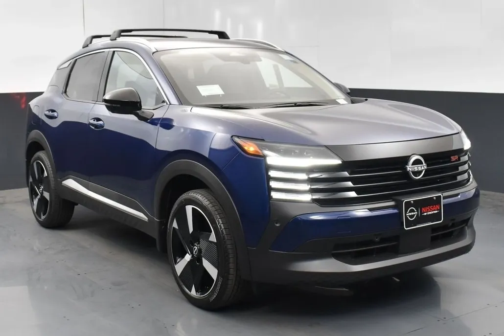 2026 Nissan Kicks SR photo 1