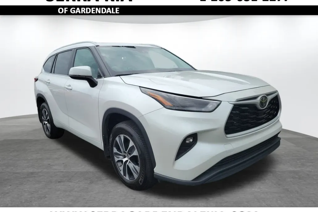 2024 Toyota Highlander XLE photo 1