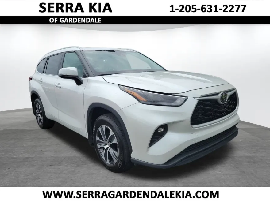 2024 Toyota Highlander XLE photo 1