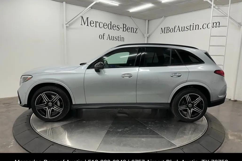 2025 Mercedes Benz GLC 300 4MATIC photo 1