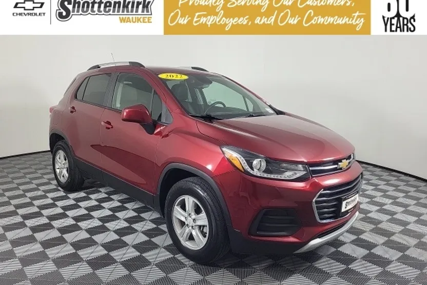 2022 Chevrolet Trax LT photo 1