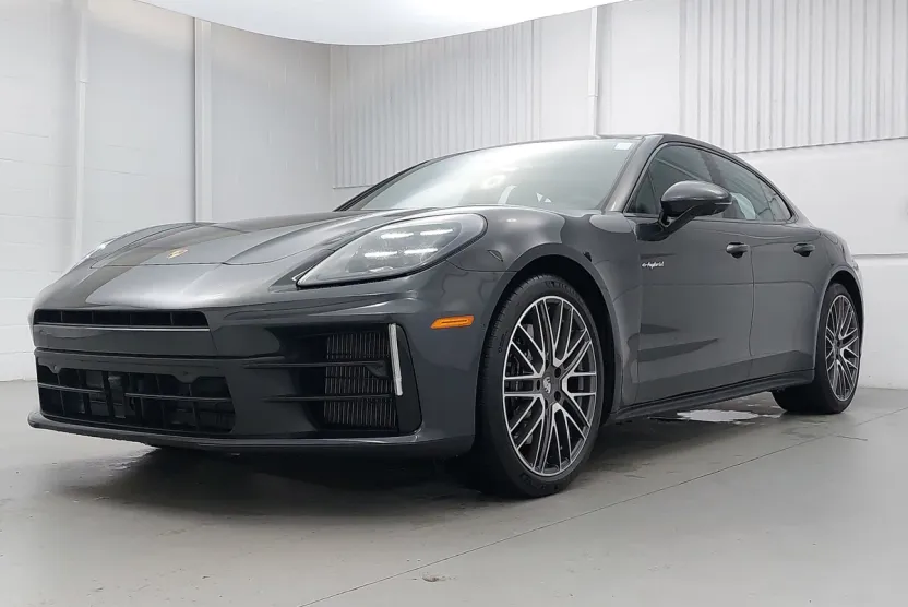 2025 Porsche Panamera 4 E-Hybrid photo 1