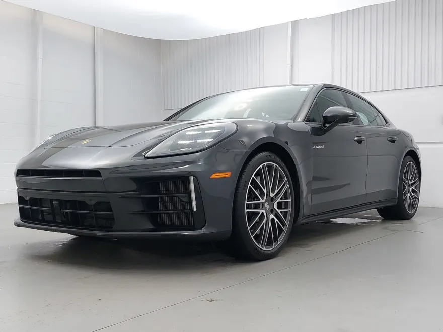 2025 Porsche Panamera 4 E-Hybrid photo 1