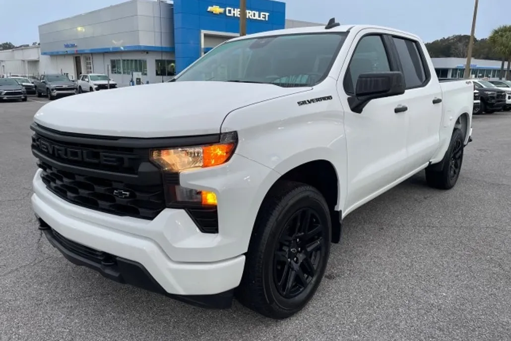 2024 Chevrolet Silverado 1500 Custom photo 1
