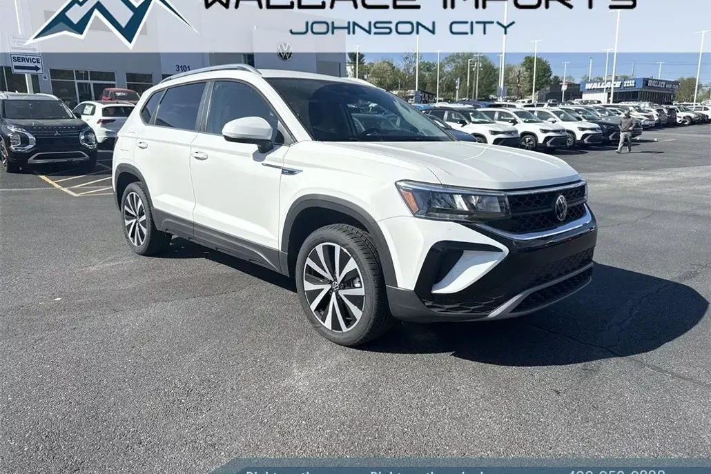 2024 Volkswagen Taos SE photo 1